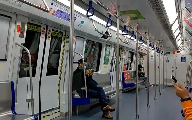 【深圳地铁】深圳地铁7号线——龙井～珠光. 列车内景展望pov