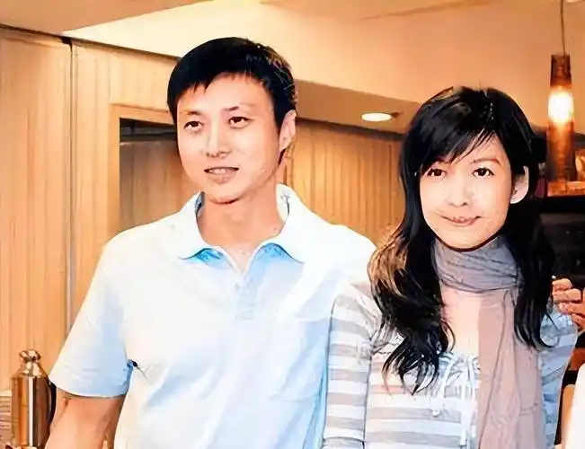 周慧敏:前男友为她终生不娶,老公却出轨8次,她后悔嫁给爱情吗_倪震