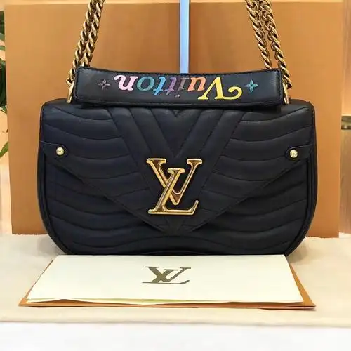 lv路易威登new wave屁股包 单肩包斜挎链条