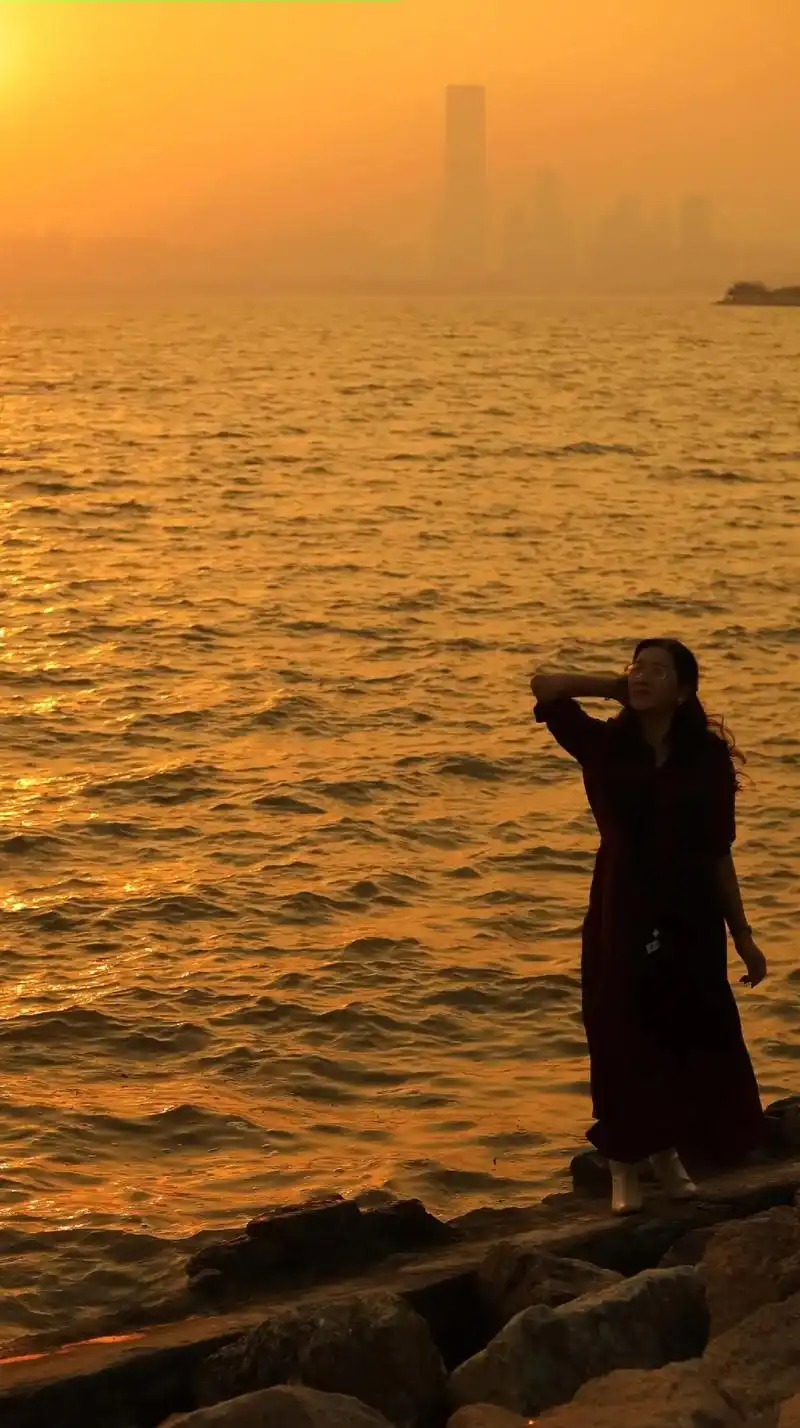 明明是一天中最美的时刻,它却叫黄昏,美好而略带伤感,像极了人 - 抖音