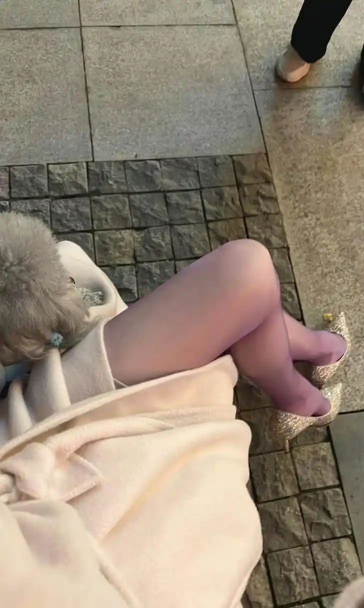 这个紫色丝袜真的美呆了好吗