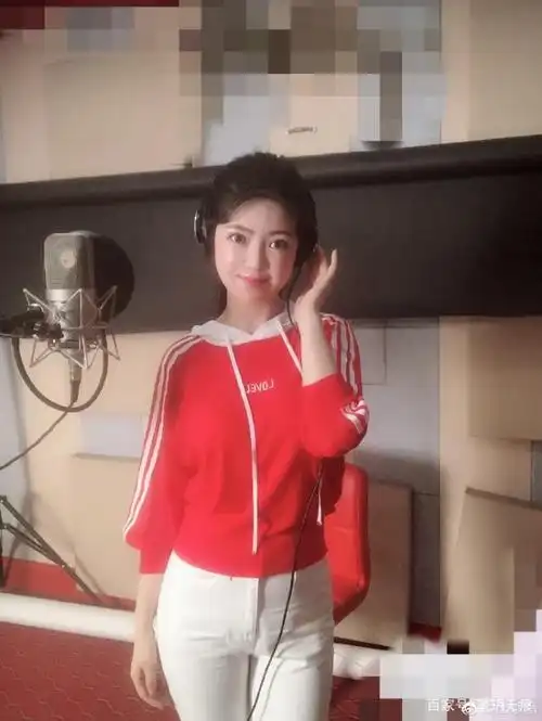 甜歌天后任妙音晒最新美照,一身红白配青春活力十足!