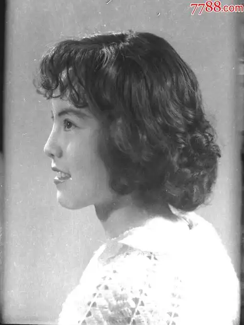 烫发美女【老底片】-老照片-7788票证网
