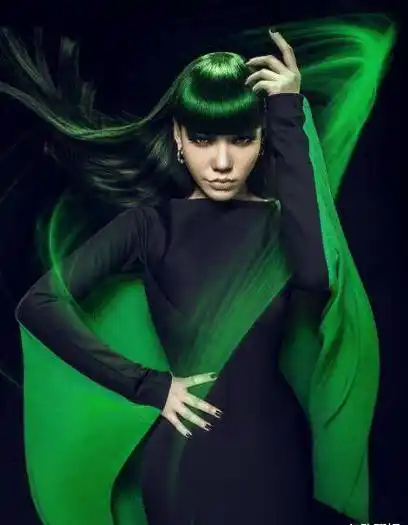 甚至曾经有报道称,在某城市地铁里吴莫愁的地广造型吓哭了小朋友