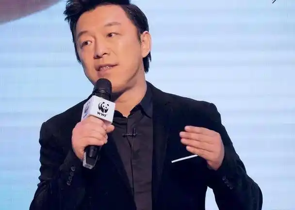 去年,跟钟汉良同在一台综艺节目上,得知跟他同龄后也是很意外,但是他