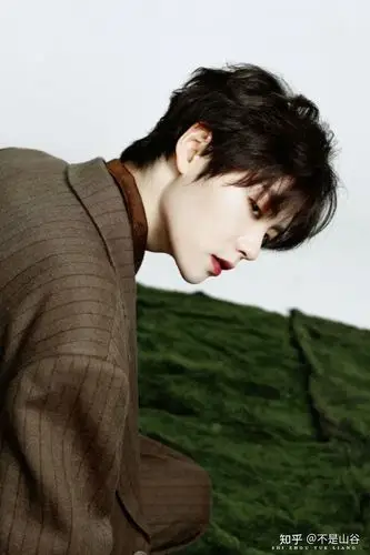 追光的人//肖宇梁侧颜杀