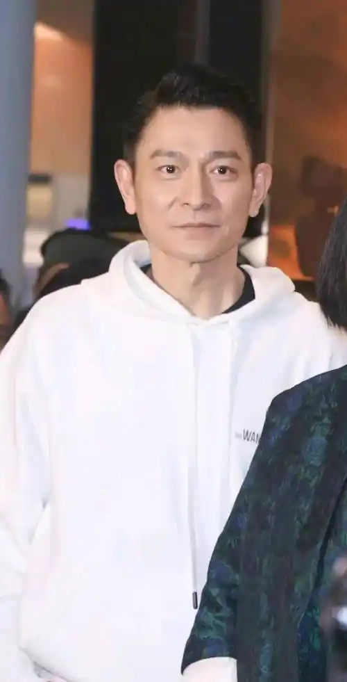 61岁的"小伙子"刘德华:真的没有人关心我在水里泡了两小时吗?