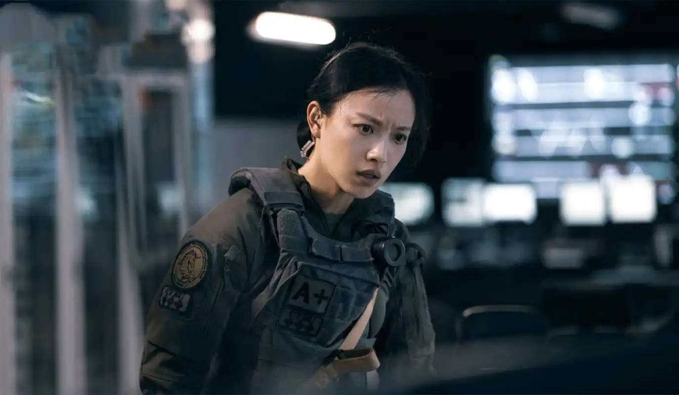 原创拆弹专家2防暴服能挡得住狙击枪的子弹吗现实中估计有点悬