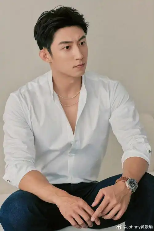 黄景瑜这完美的宽肩窄腰身材,力量感与美感兼备,就问谁看了不迷糊