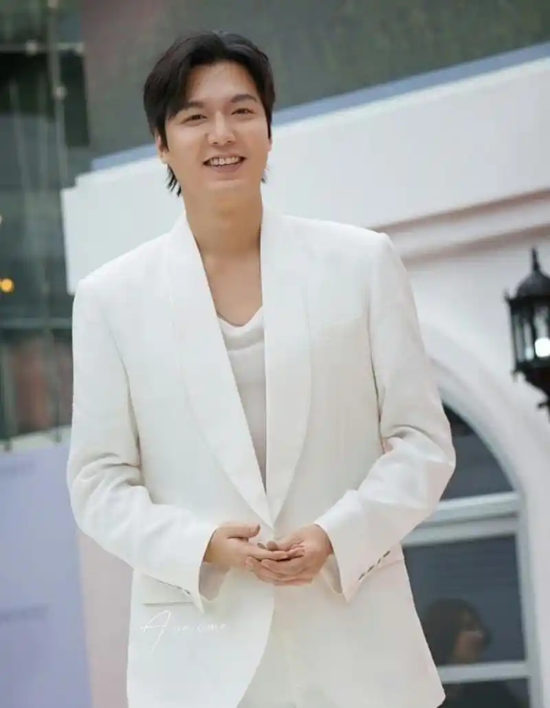 李敏镐最新活动图,这是不是没逃过韩国酵母[捂脸]