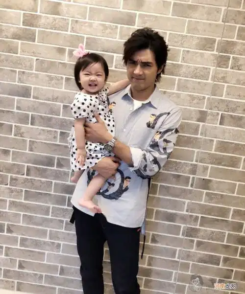 贺军翔为什么消失了不拍戏了 贺军翔老婆是谁女儿照片曝光资料