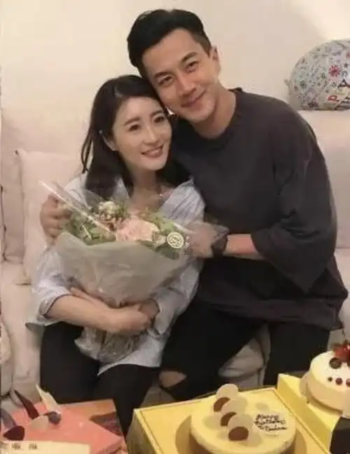 刘恺威否认恋情被爆秘恋小12岁tvb演员汤洛雯