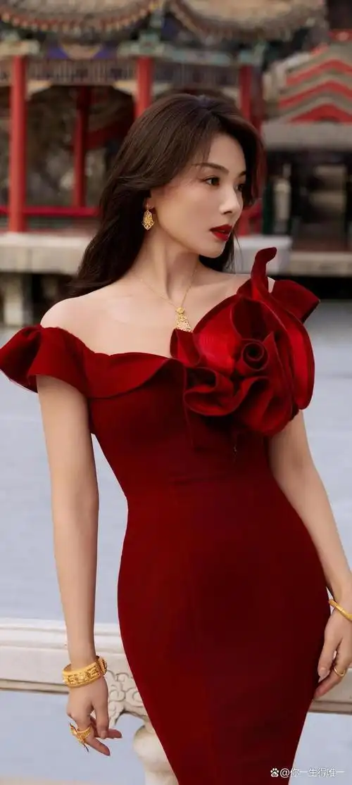 类似刘涛的华丽转型的事件在娱乐圈并不罕见.