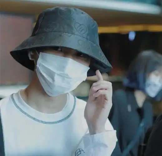 马嘉祺被提尴尬旧事考前和老师自信击掌考后与张颂文约饭庆祝