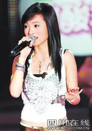 超女胡灵整容求生鼻子高了眼睛肿了图