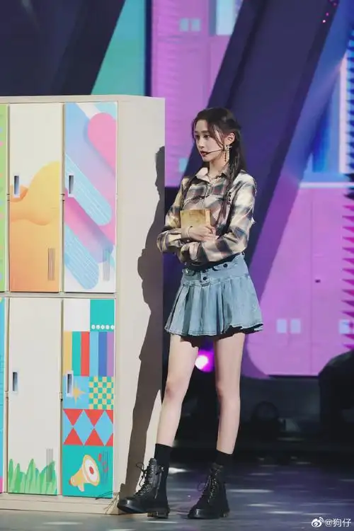 关晓彤王牌重逢校园再当大队委#关晓彤王牌校服造型好好看,期待贤彤