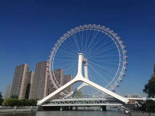 蓝天下的天津之眼