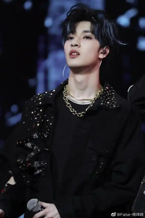 时代少年团第一rap担##严浩翔 云程发轫万里可期#严王的喉结杀!