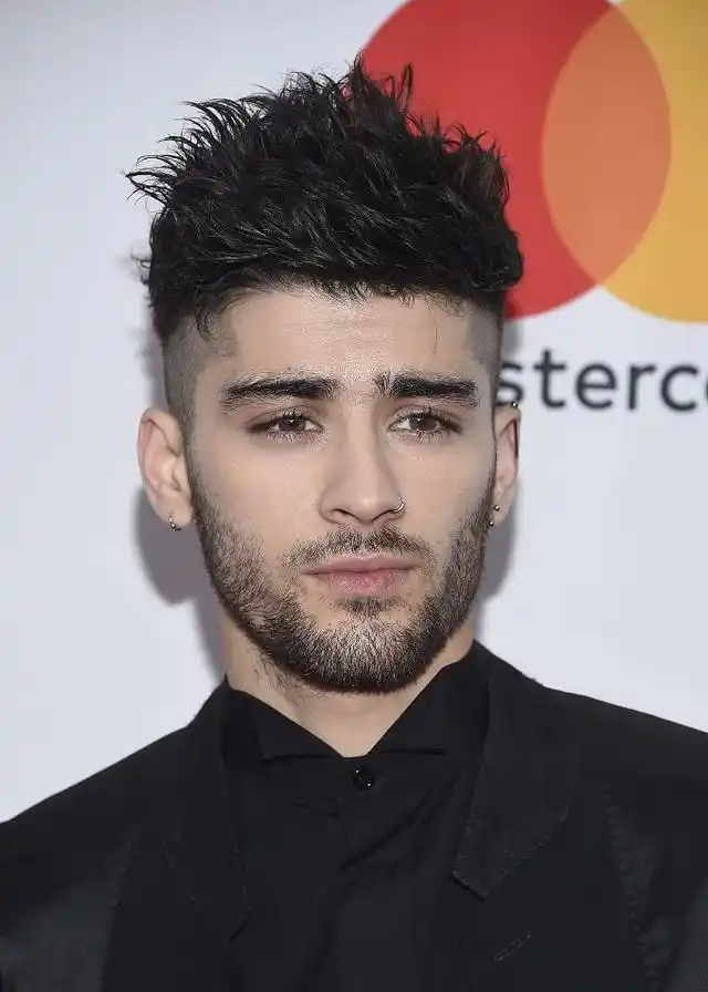 到场的除了靓女,还有小鲜肉.