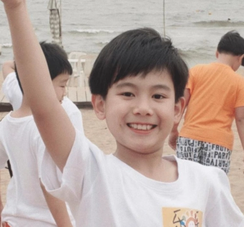 熊孩子胡先煦被"欺负"了,气到专门到超话向粉丝告状