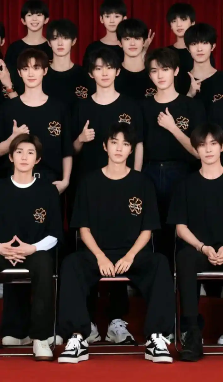 时代峰峻成立14周年晒出了旗下艺人的大合影,tfboys,时代少年团,等等