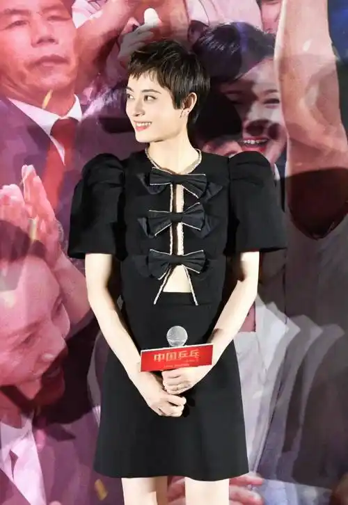 孙俪身高165厘米,中等身材.