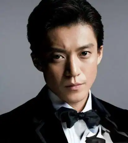 小栗旬热血高校发型个性帅气展现男子汉气概