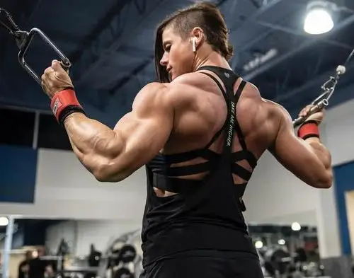 女子肌肉强悍手臂非常粗大健壮共享2个动作_高端生活网