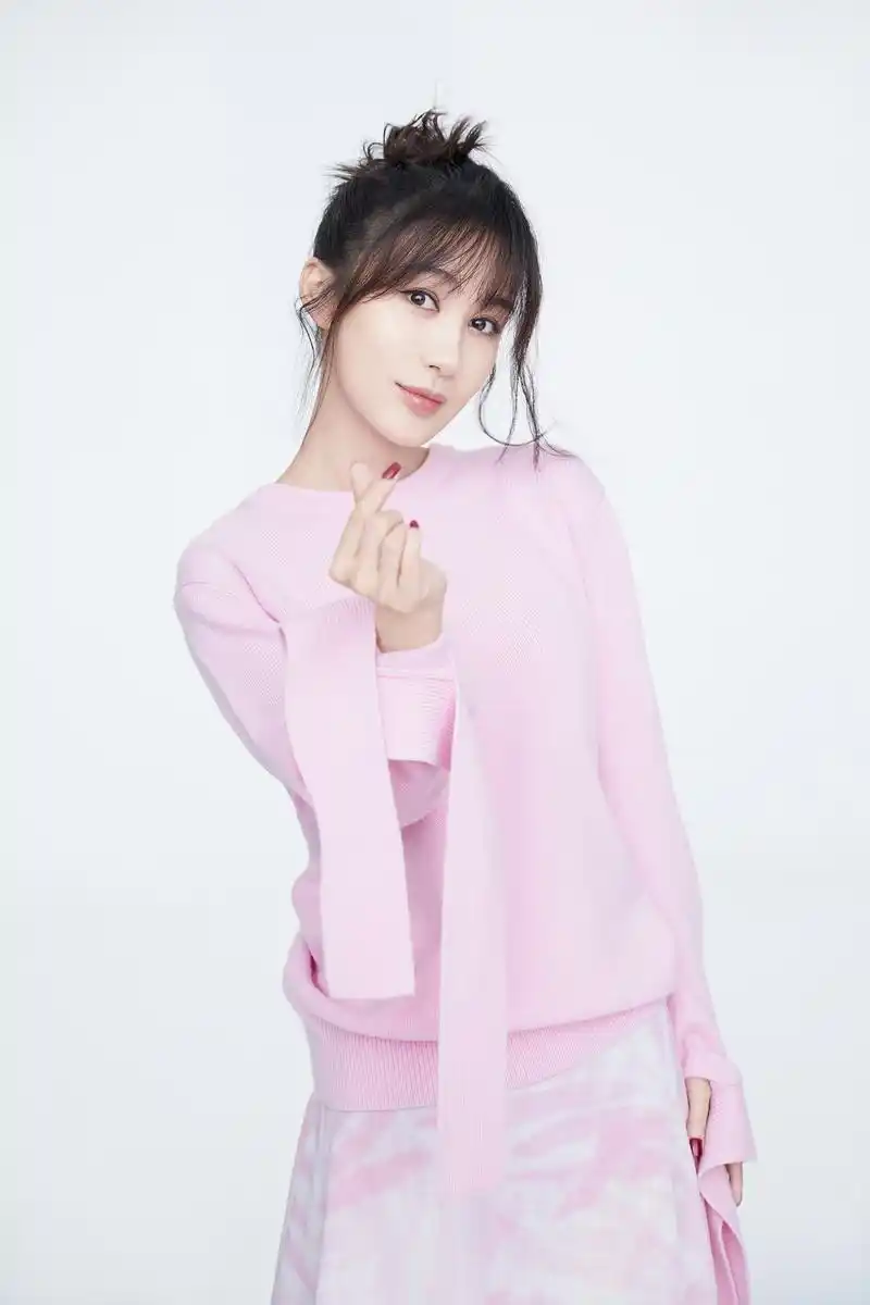 影视演员「李菲儿」经纪人|演员签约代言