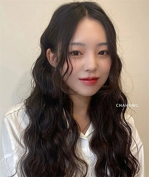 蓬松慵懒蛋卷发 秋冬烫发流行款_女生烫发 - 美发站