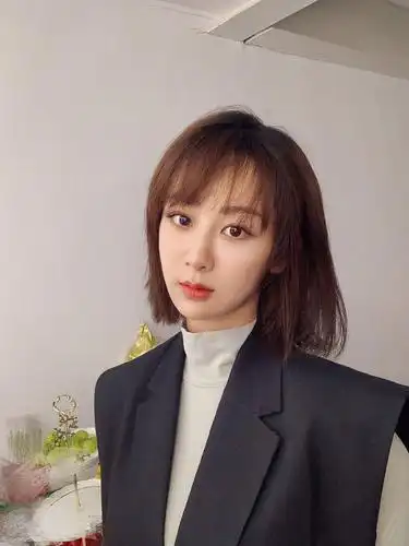 吴宣仪素颜出镜惹争议!眉毛稀疏双眼无神,被指妆前妆后差距大