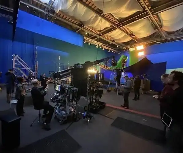 新的幕后照阿凡达2在新西兰恢复拍摄剧组成员曝光拍摄现场照释出