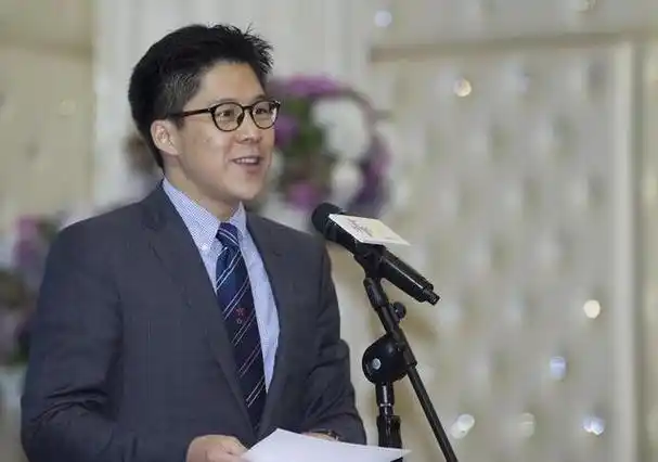 霍启刚身高实际身高多少?从豪门公子到平民生活的转变