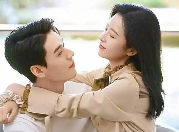 周雨彤龚俊在一起了吗