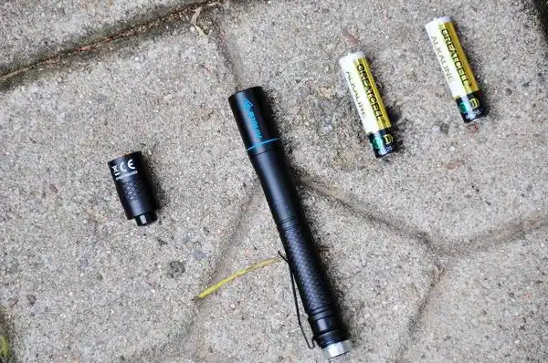 检污测垢神器务本e19uv紫外线笔形手电筒开箱使用评测