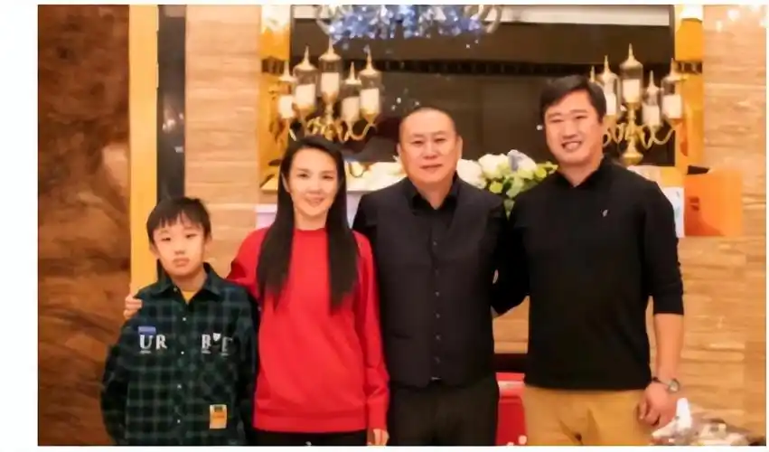 管彤发文回应:"我与韩红只是好友,并非恋人,我早已结婚生子,有一个