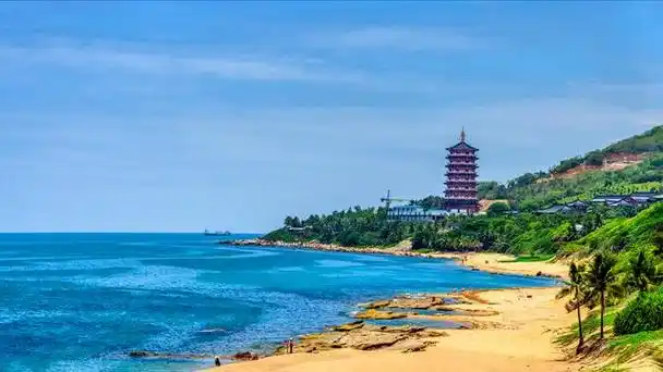 海南省三亚市是中国最南端的热带海滨城市,位于海南岛东南沿海,属于