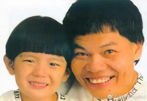 颜值差太多丑星八两金26岁儿子曝光混血长相高级上镜超绝