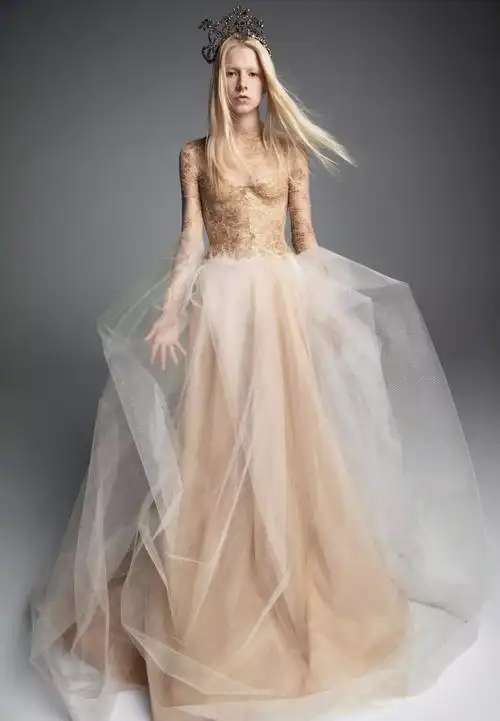 72岁的脸,27岁的身材!这样的婚纱女王vera wang(王薇薇)