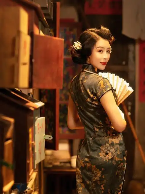 复古旗袍港风电影里走出来的女明星