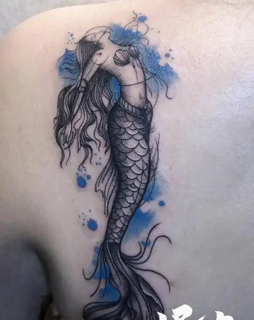 美人鱼纹身图片_背部水彩纹身图案