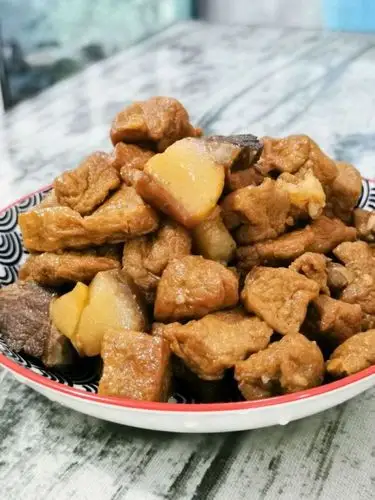土得掉渣的油豆腐烧肉的做法_菜谱_豆果美食
