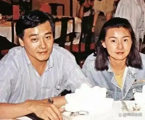 张曼玉第三个女朋友是身高马大的演员湛迪琴,两个人也是天天吵架.