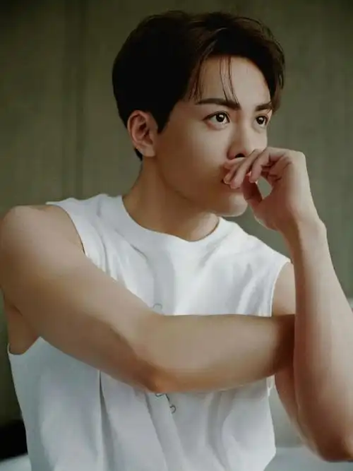 曾舜晞轻松拿捏运动风穿搭##曾舜晞杭州线下活动##曾舜晞胳膊肌肉