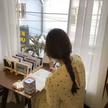 女生图片背影或侧脸头像高清有气质好看的网图背影女头像