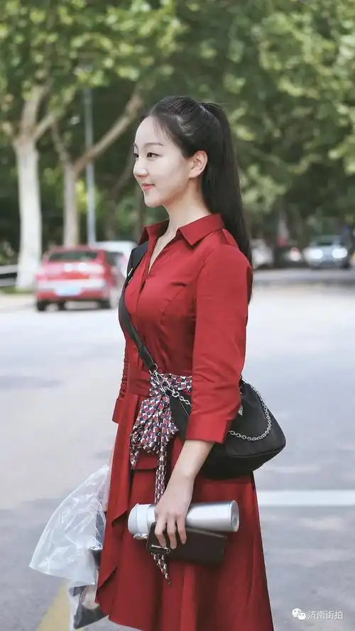 济南街拍史上首次夏季艺考像是进入了职场剧拍摄现场