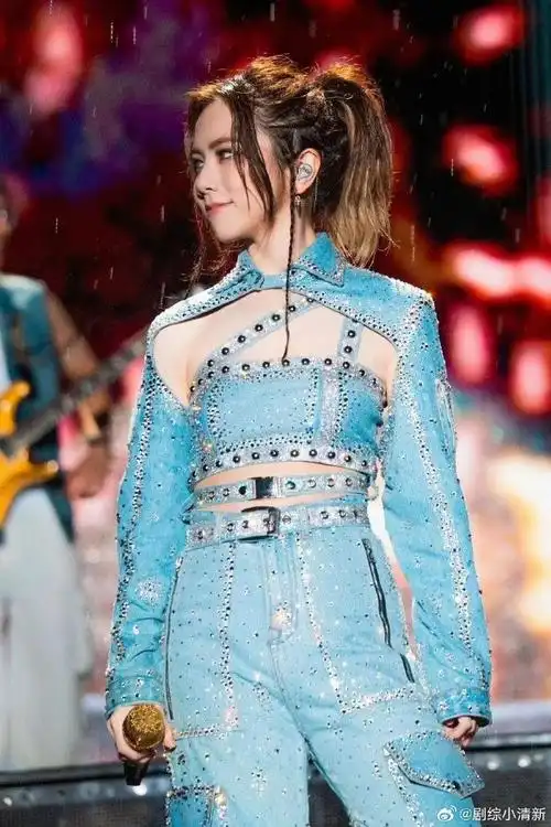 邓紫棋的父亲节祝福##邓紫棋妈妈生日在父亲节