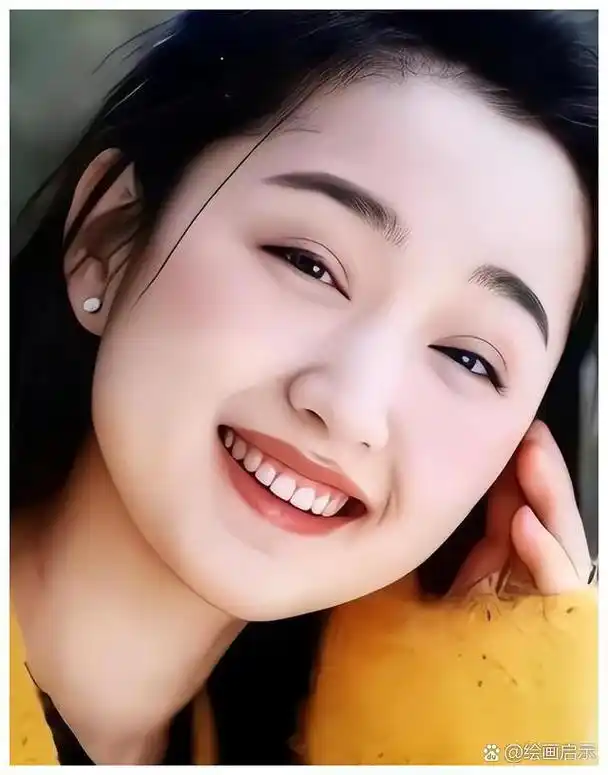 杨钰莹:人生赢家 杨钰莹以甜美的歌声成为90年代的歌坛明星,虽然曾经