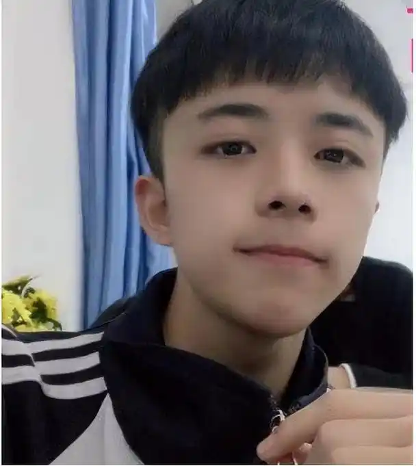 初中男生自认为"很帅"的行为,女生看来土掉渣,希望你没中招