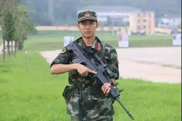 这5位帅气军人,来自上海同一大学!_网易订阅